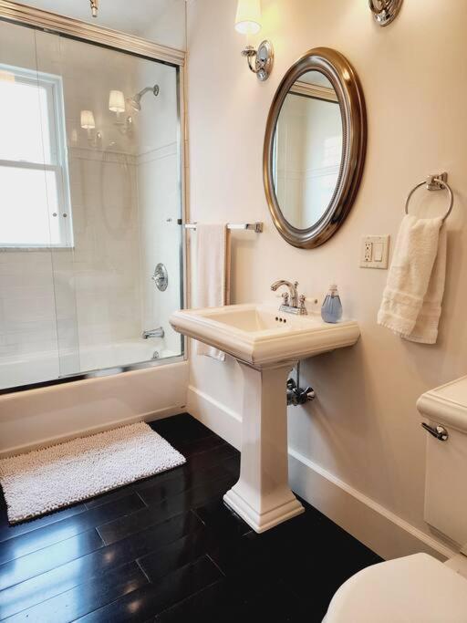 Charming And Comfortable! Medford Esterno foto